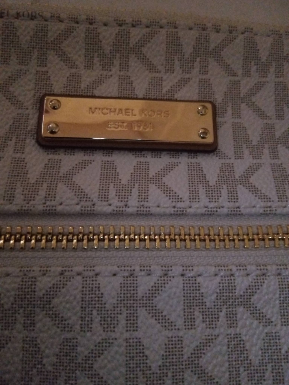 Michael Kors Men’s Card Holder in Light Gray with Gold Plaque